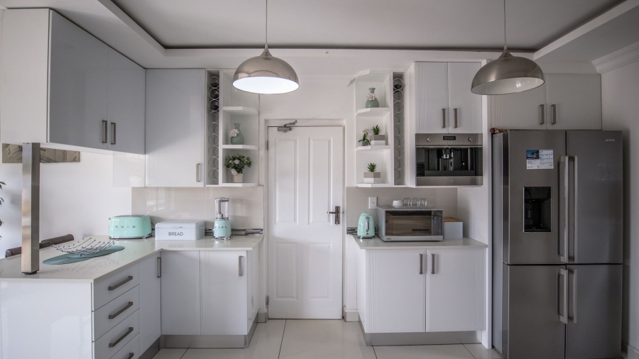 6 Bedroom Property for Sale in The Coves North West